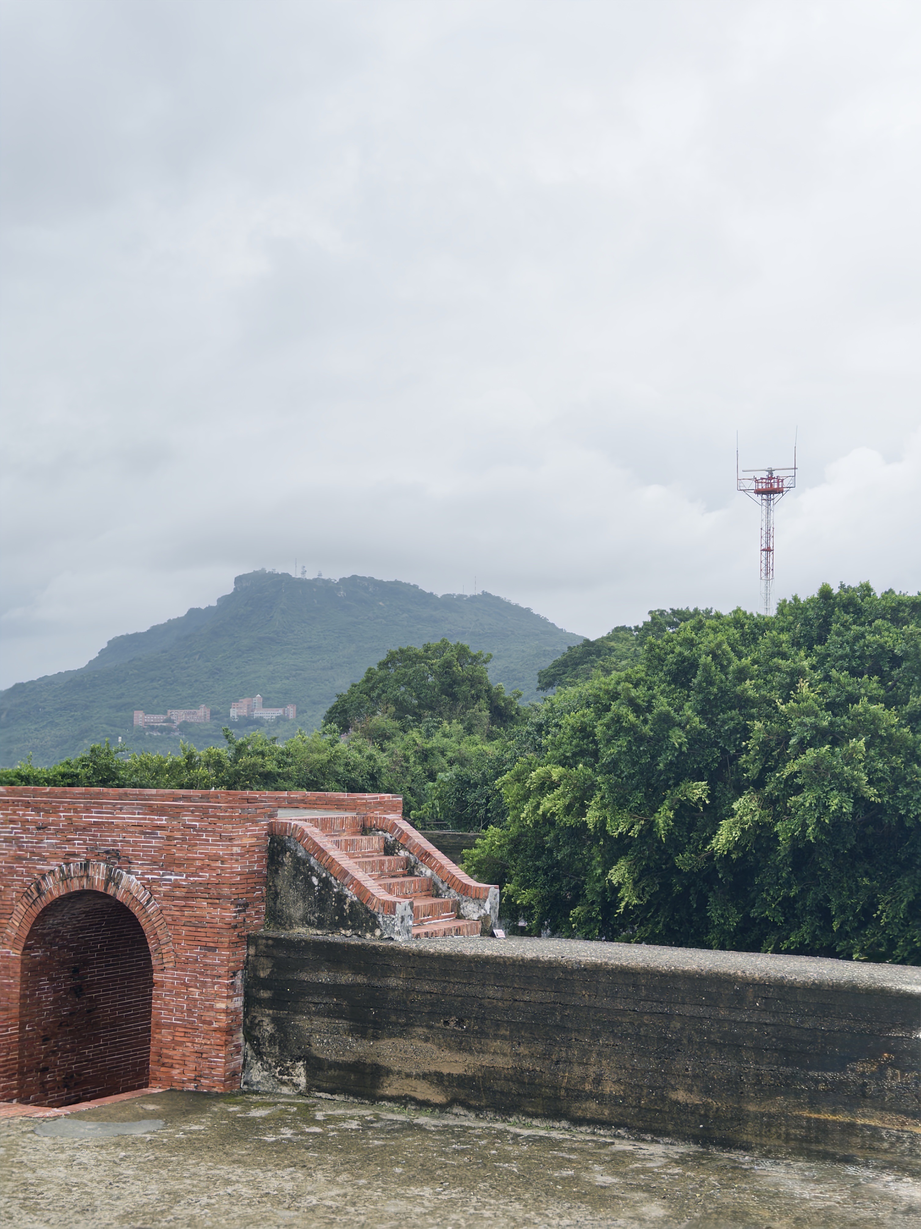 Mountain view from the top of the fort.